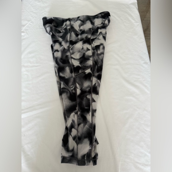 Lululemon Speed Up‎ Crop 21" Blush Blossom Alpine White Black Size 10 - Picture 11 of 12